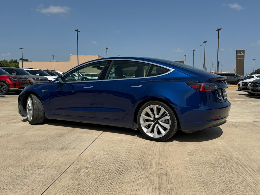 Used 2020 Tesla Model 3 Standard Range RWD image 3