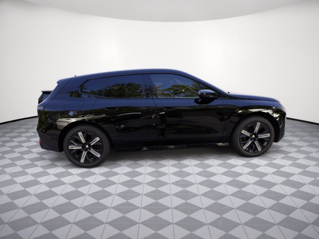Used 2024 BMW iX xDrive50 w/ Premium Package AWD/4WD image 8