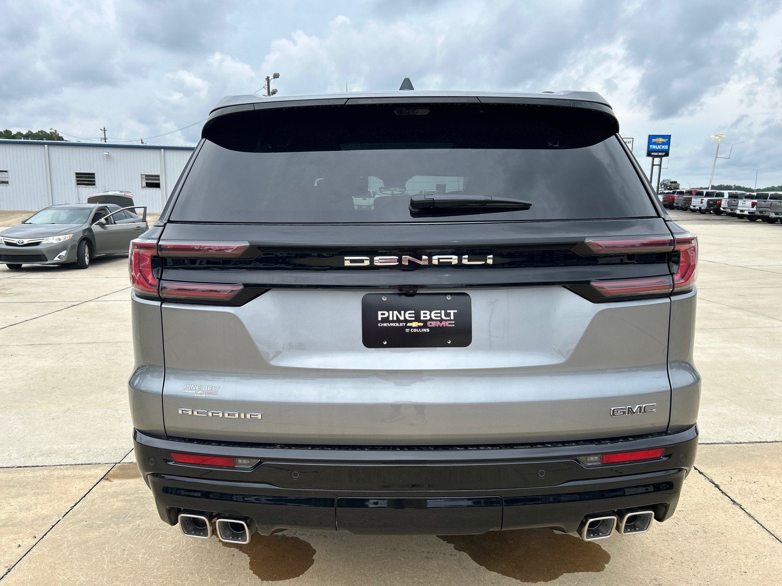 New 2026 GMC Acadia Denali Ultimate w/ LPO, Floor Liner Package FWD image 6