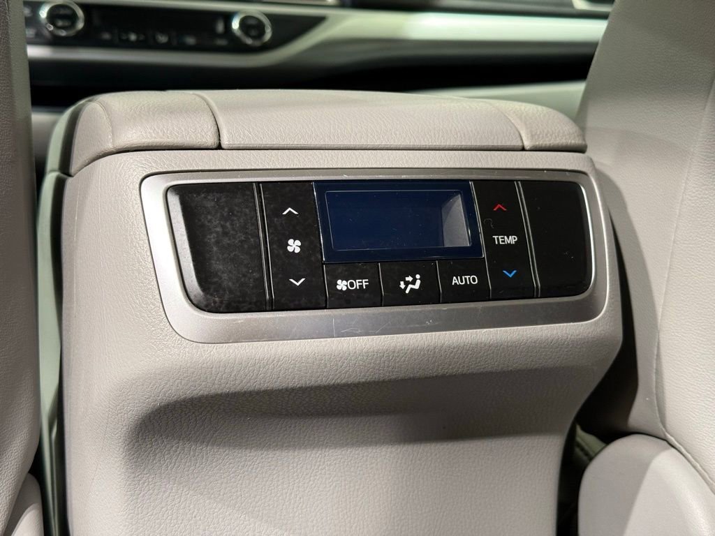 Used 2019 Toyota Highlander XLE image 22