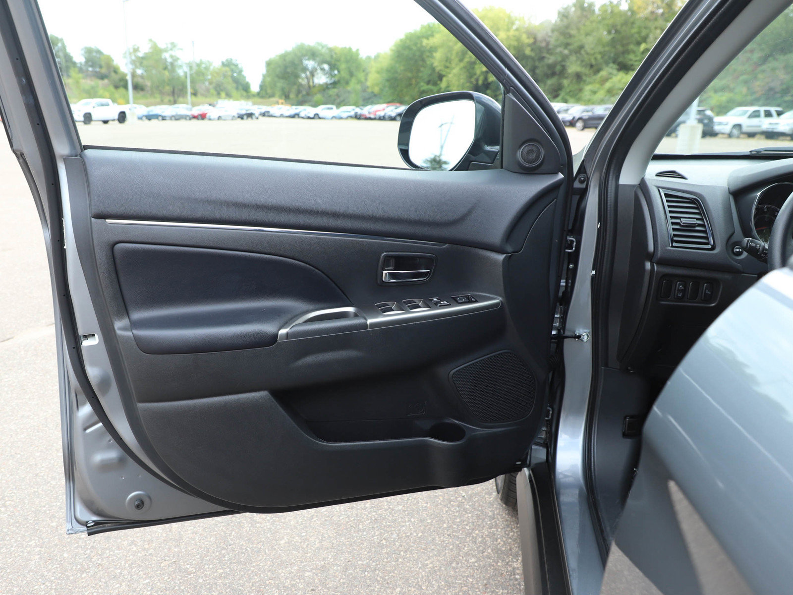 Used 2026 Mitsubishi Outlander Sport SE AWD/4WD image 17