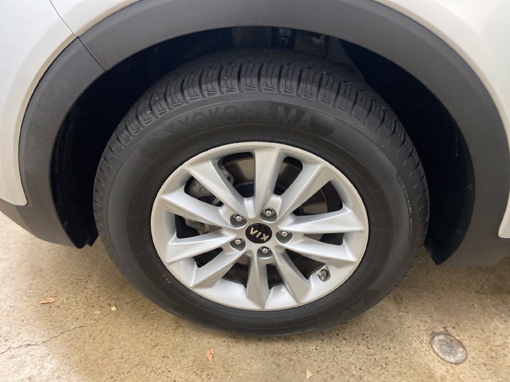 Used 2020 Kia Sorento LX w/ LX I4 Convenience Package AWD/4WD image 17