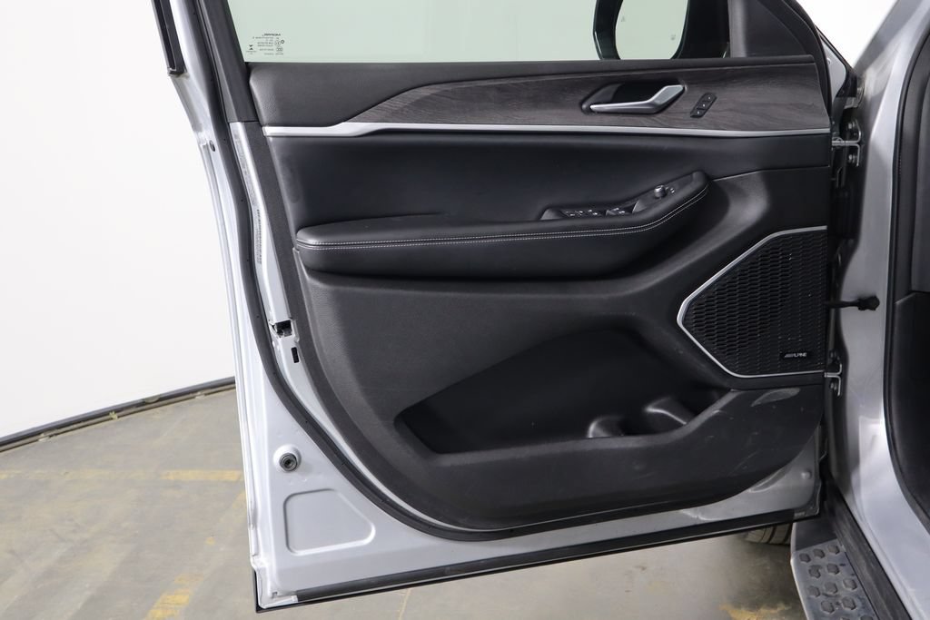 Used 2022 Jeep Grand Cherokee Limited AWD/4WD image 19