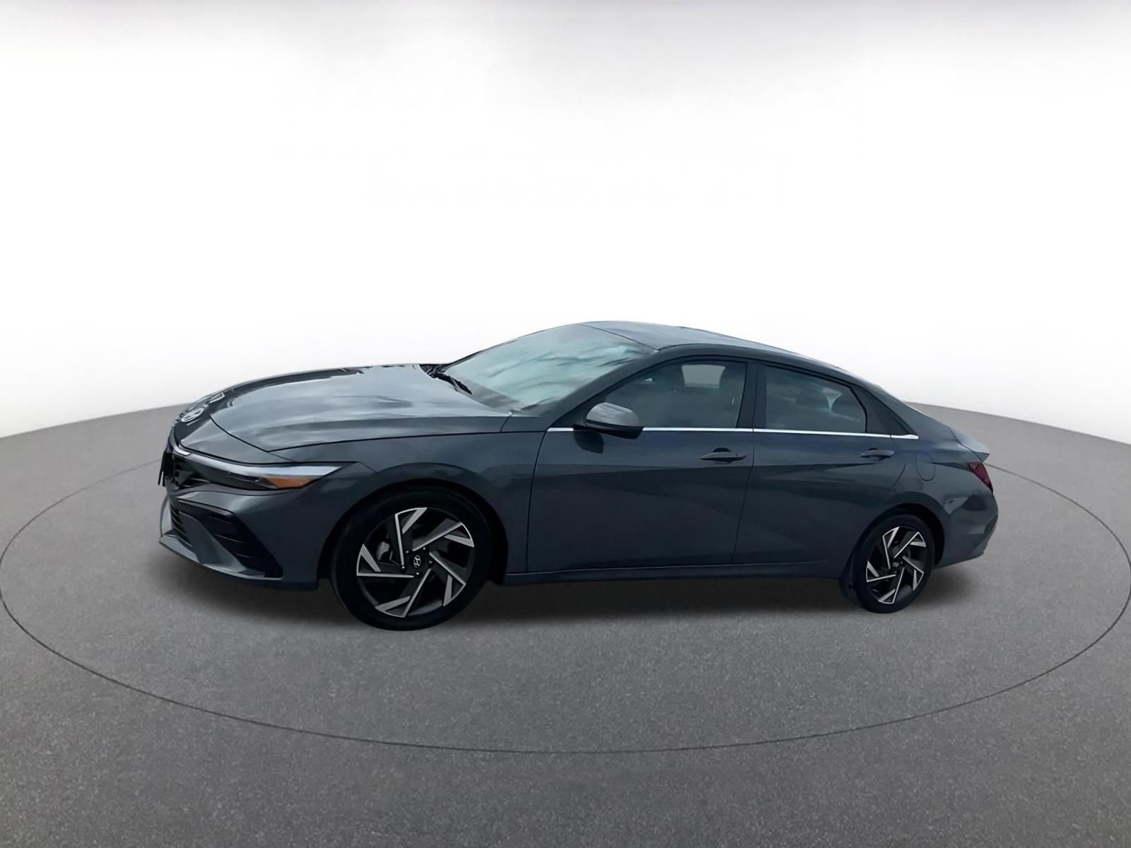 Used 2025 Hyundai Elantra SEL image 8