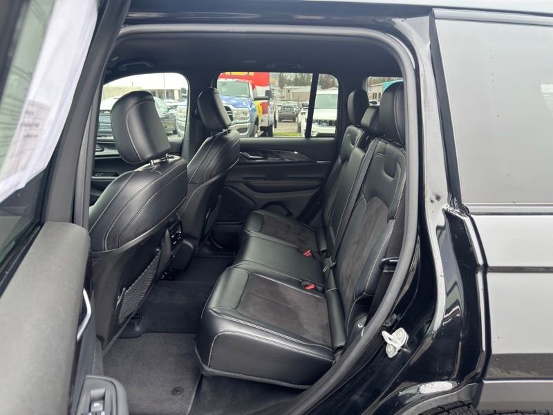 Used 2023 Jeep Grand Cherokee Altitude image 34