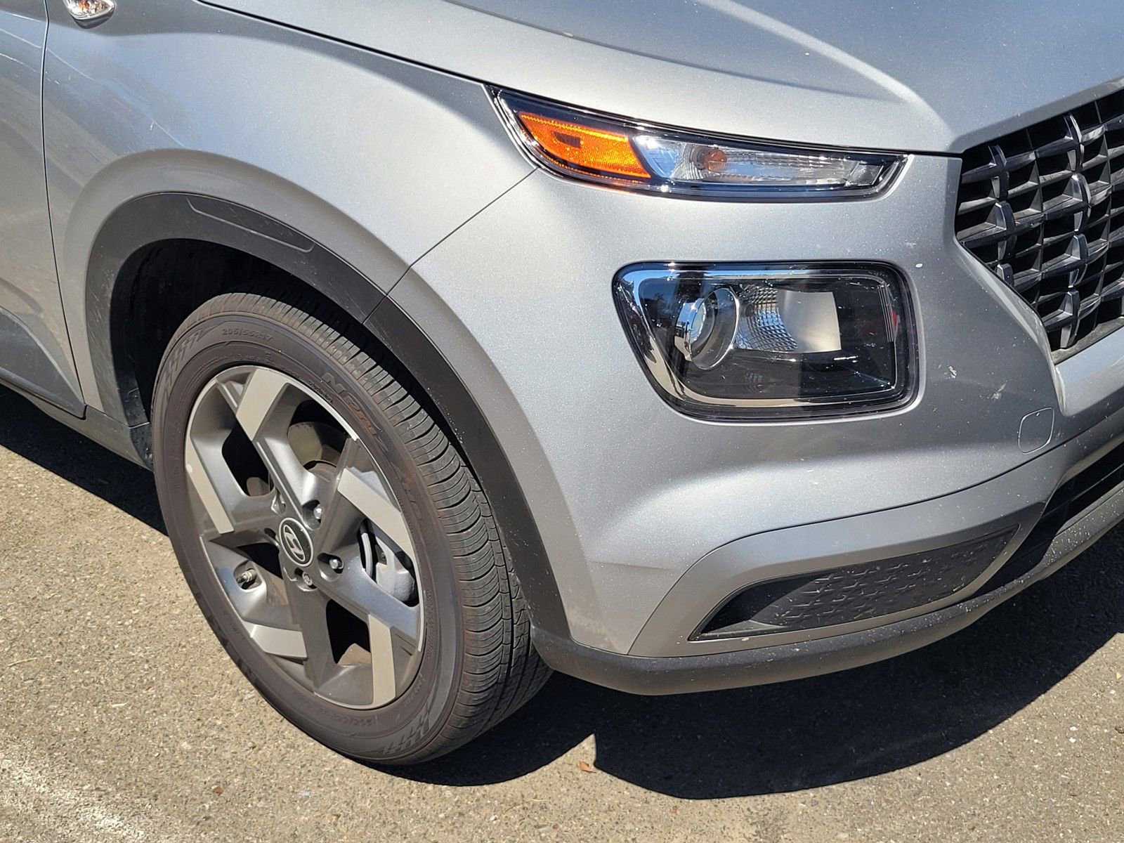 Certified 2025 Hyundai Venue SEL FWD image 2