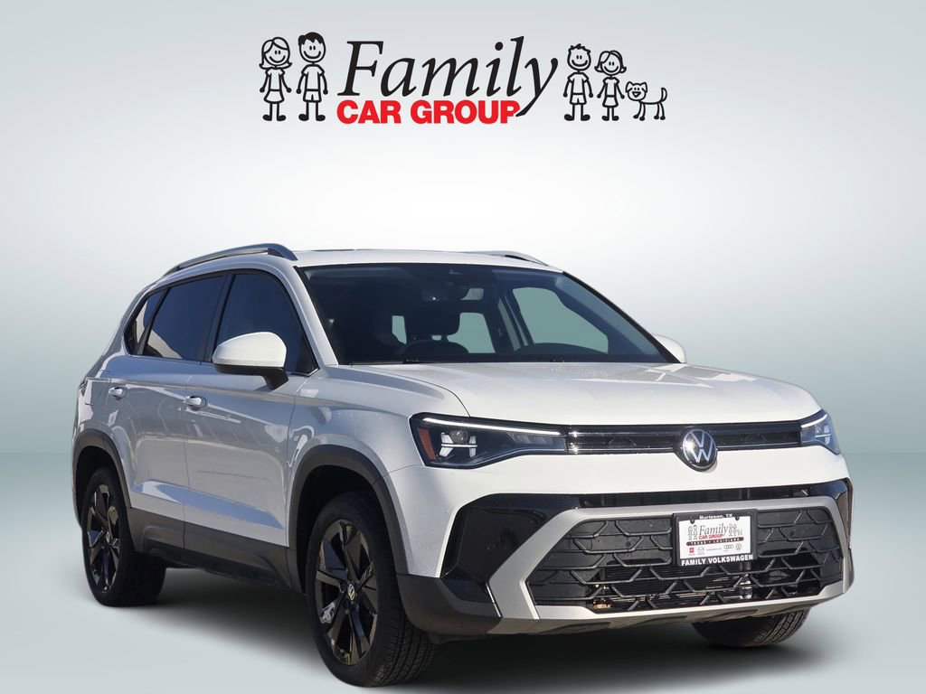 Used 2025 Volkswagen Taos SE image 2