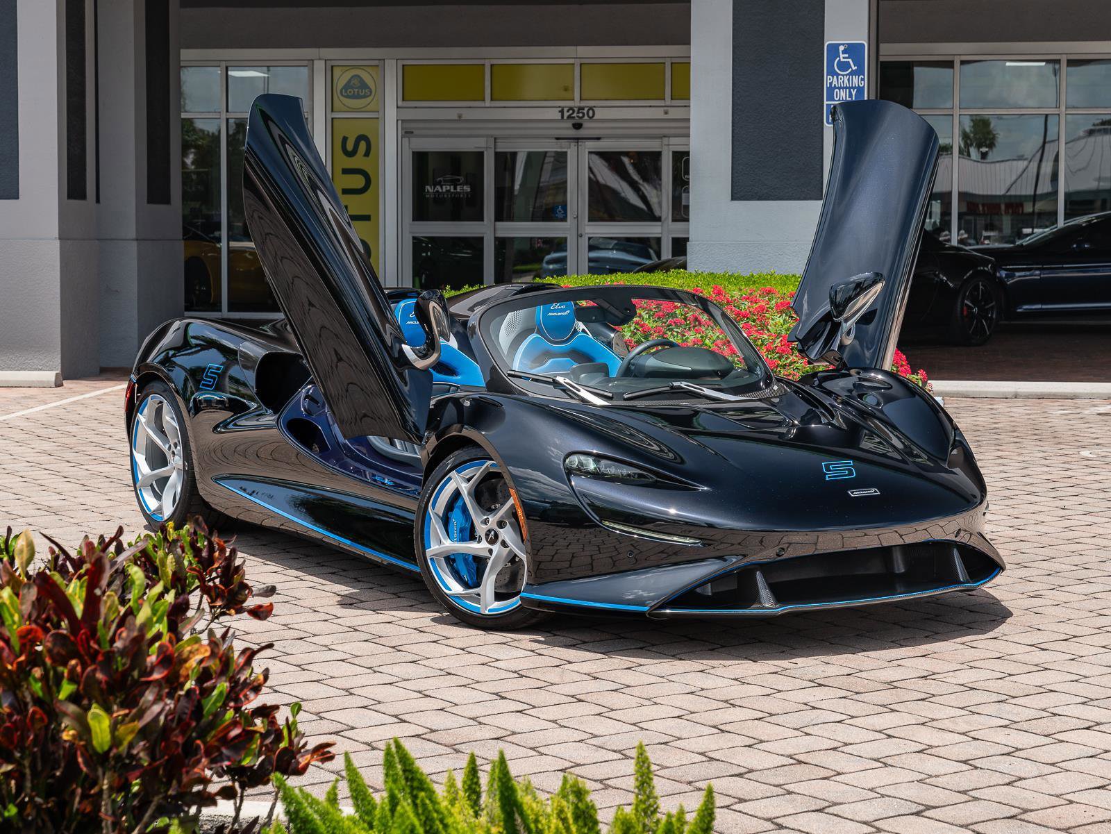 Used 2021 McLaren Elva RWD image 3