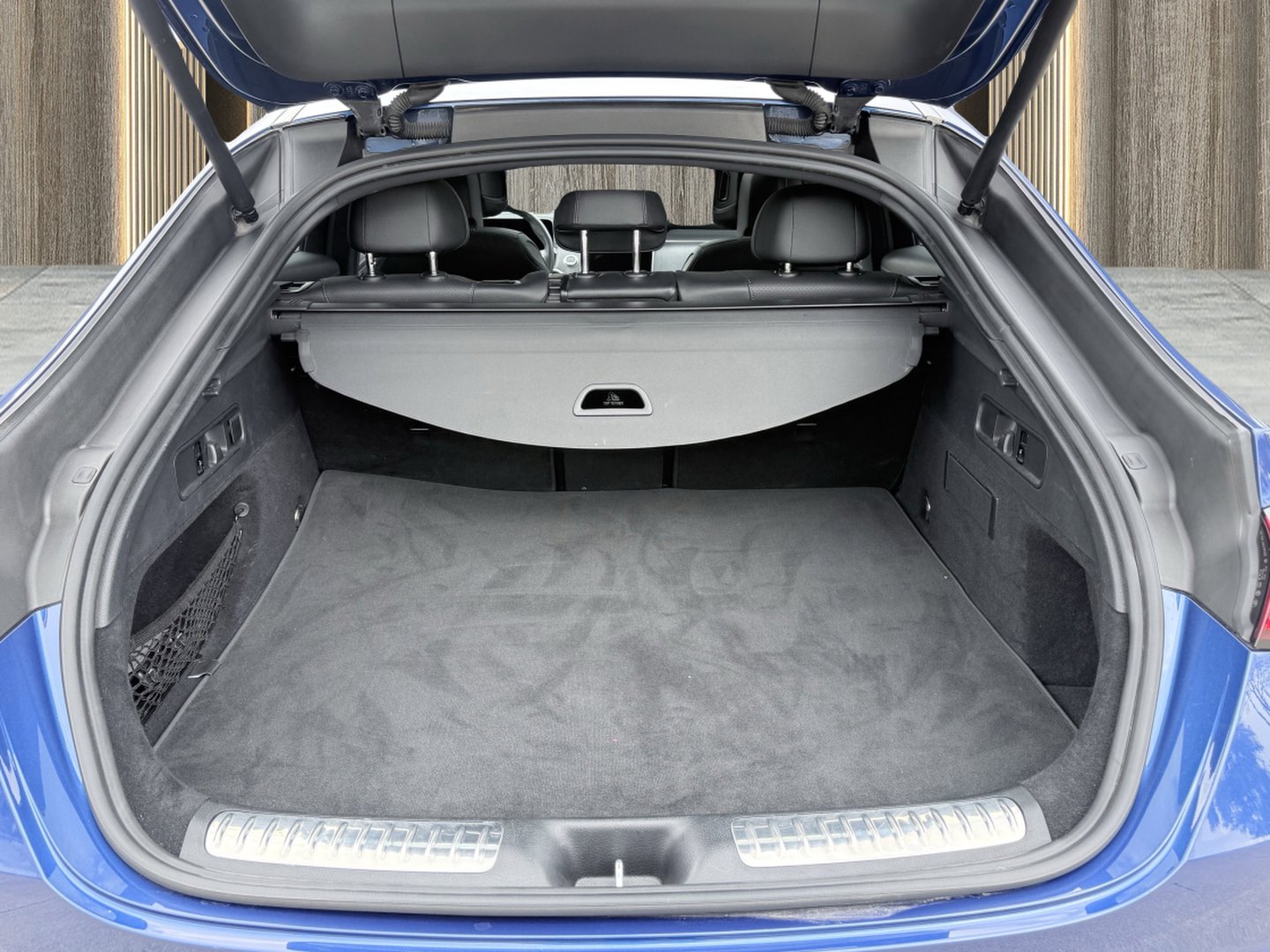 Used 2024 Mercedes-Benz GLC 300 4MATIC w/ AMG Line image 12