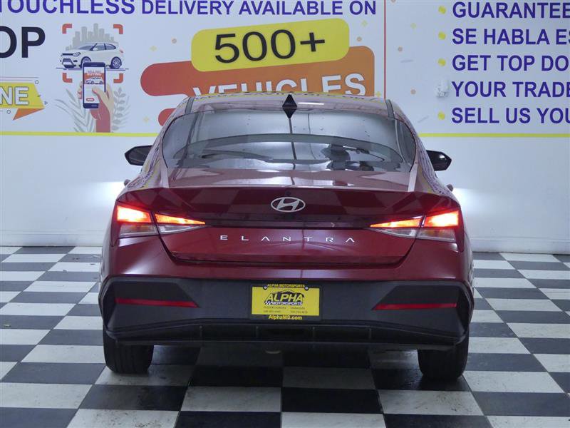 Used 2024 Hyundai Elantra SEL image 4