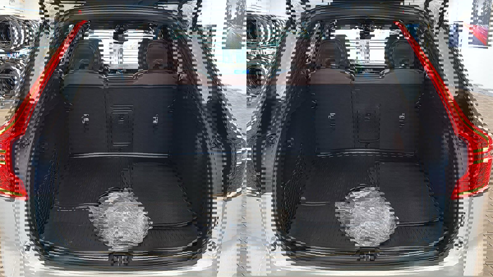 Used 2024 Volvo XC60 T8 Plus w/ Climate Package AWD/4WD image 29