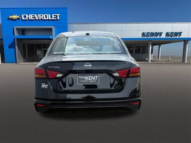 Used 2025 Nissan Altima 2.5 SV FWD image 8