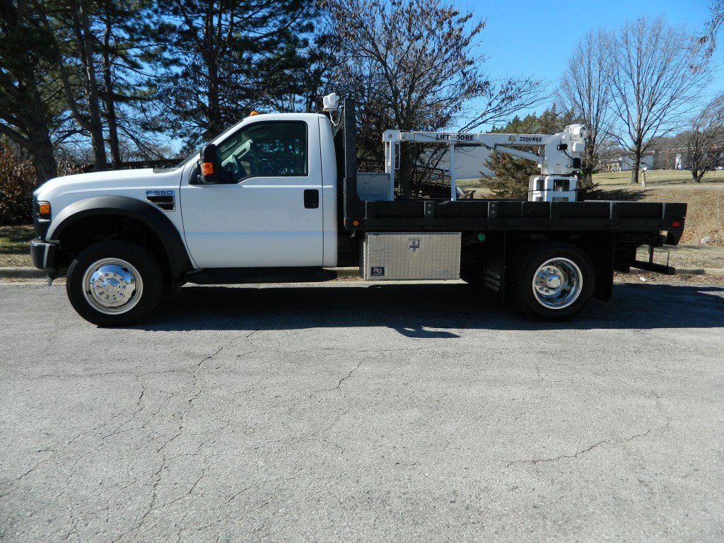 Used 2009 Ford F550 2WD Regular Cab Super Duty image 4