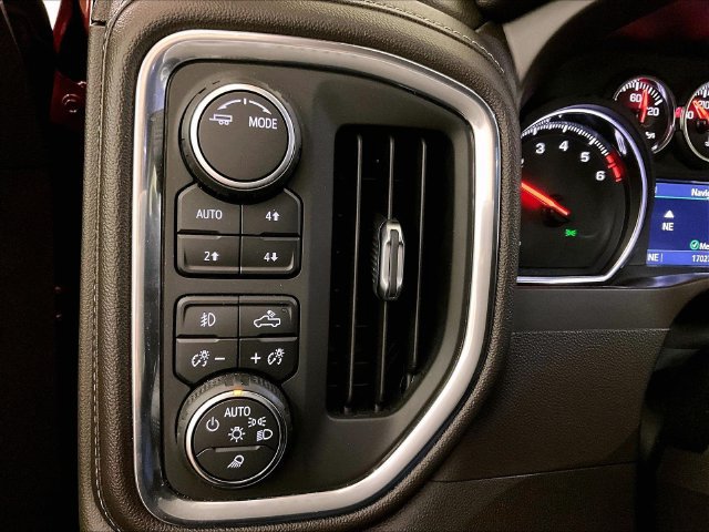 Used 2020 Chevrolet Silverado 1500 LTZ AWD/4WD image 30