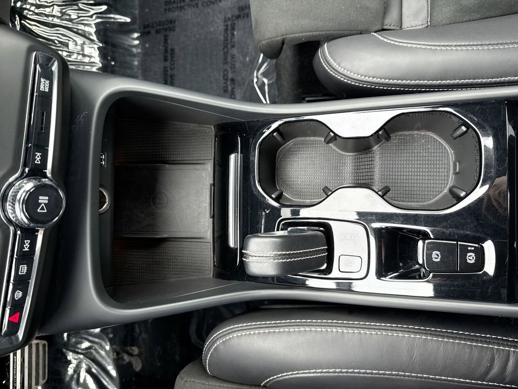 Used 2021 Volvo XC40 T5 R-Design w/ Advanced Package image 21