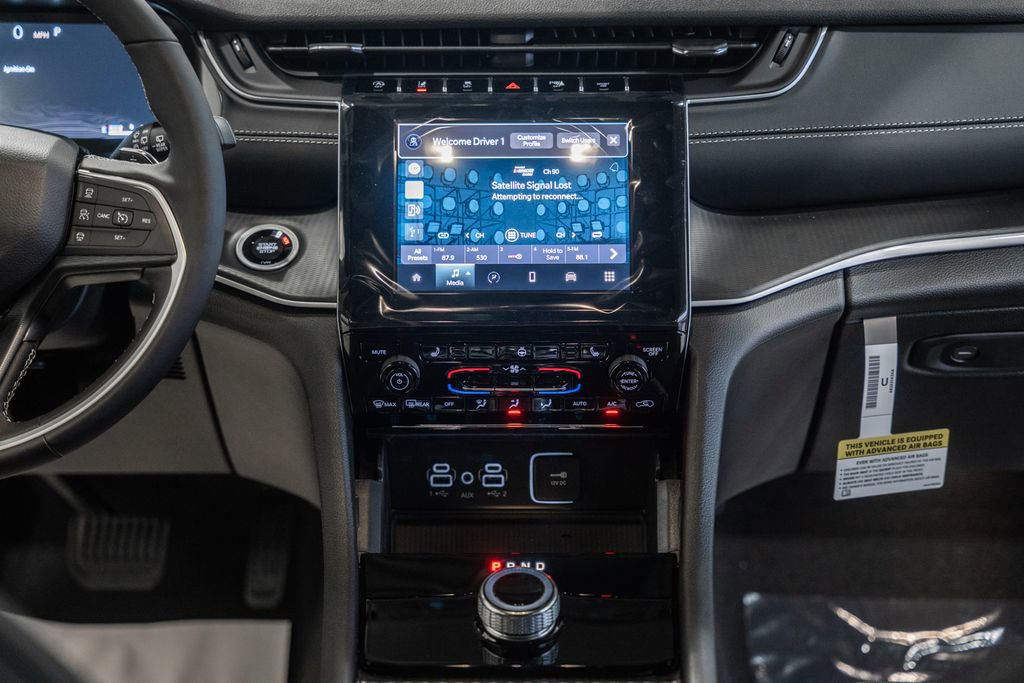 New 2025 Jeep Grand Cherokee Laredo X w/ Luxury Tech Group I image 20