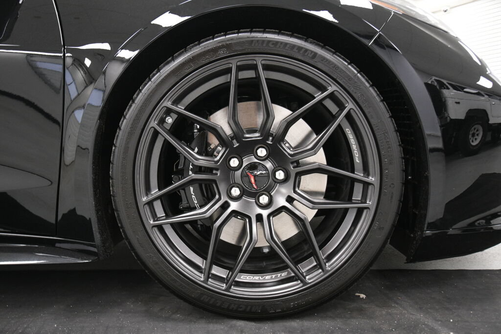 Used 2024 Chevrolet Corvette Z06 RWD image 9