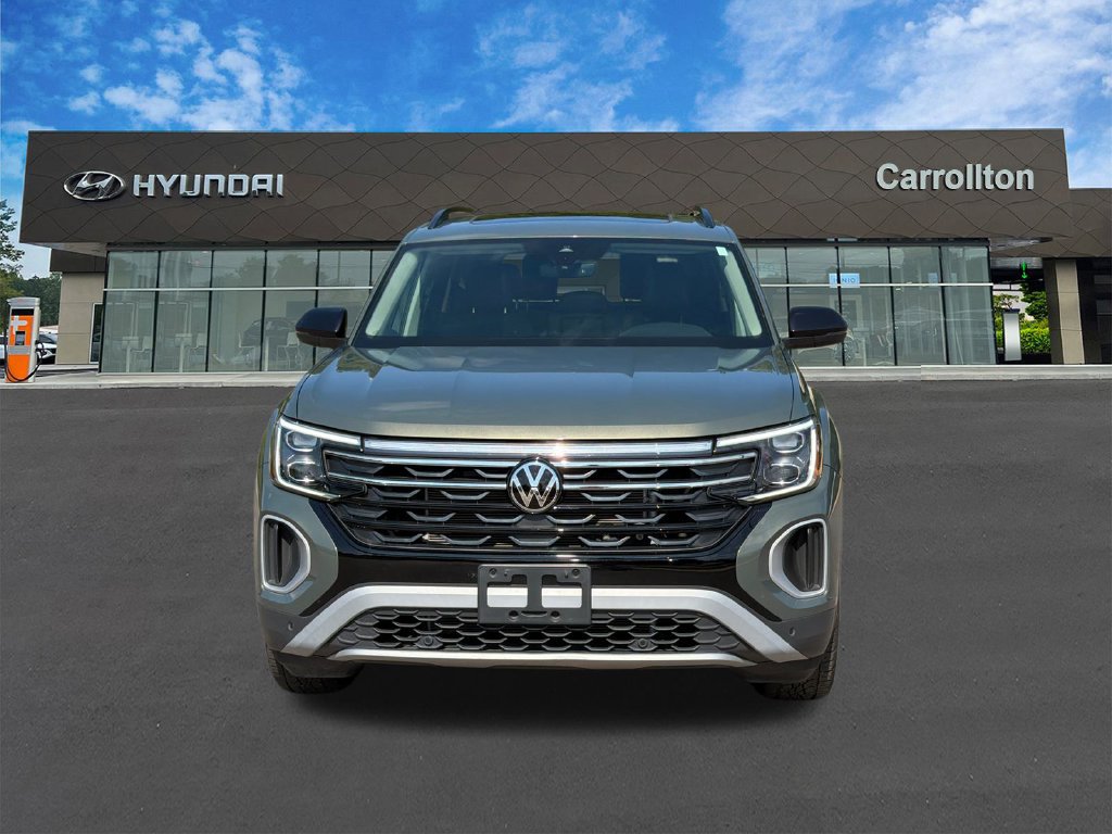 Used 2025 Volkswagen Atlas Peak Edition SE AWD/4WD image 2