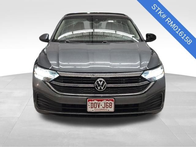 Used 2024 Volkswagen Jetta SE image 2