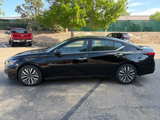 Used 2024 Nissan Altima 2.5 SV FWD image 2