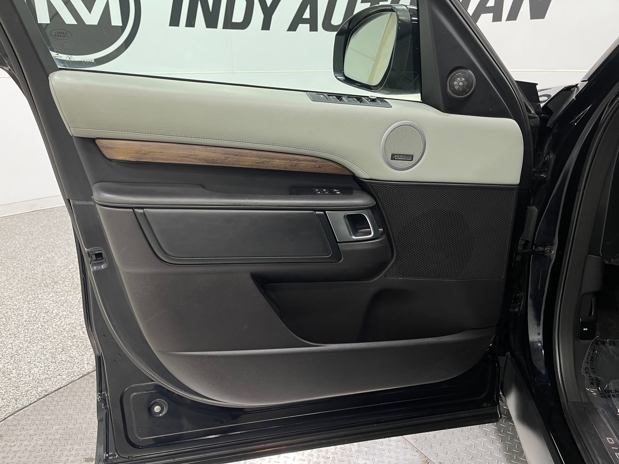 Used 2018 Land Rover Discovery HSE Luxury AWD/4WD image 15