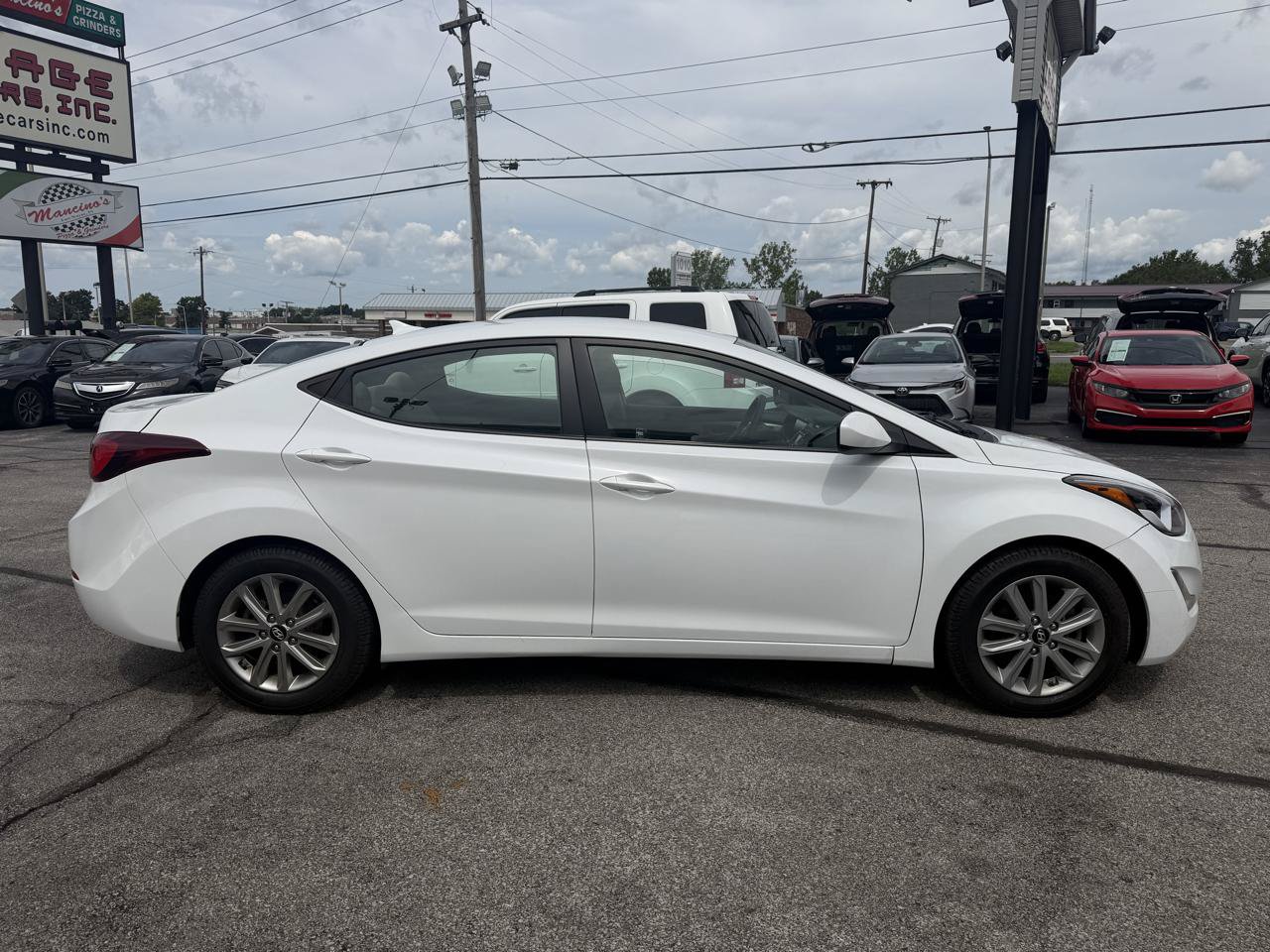 Used 2015 Hyundai Elantra SE w/ Option Group 02 FWD image 5