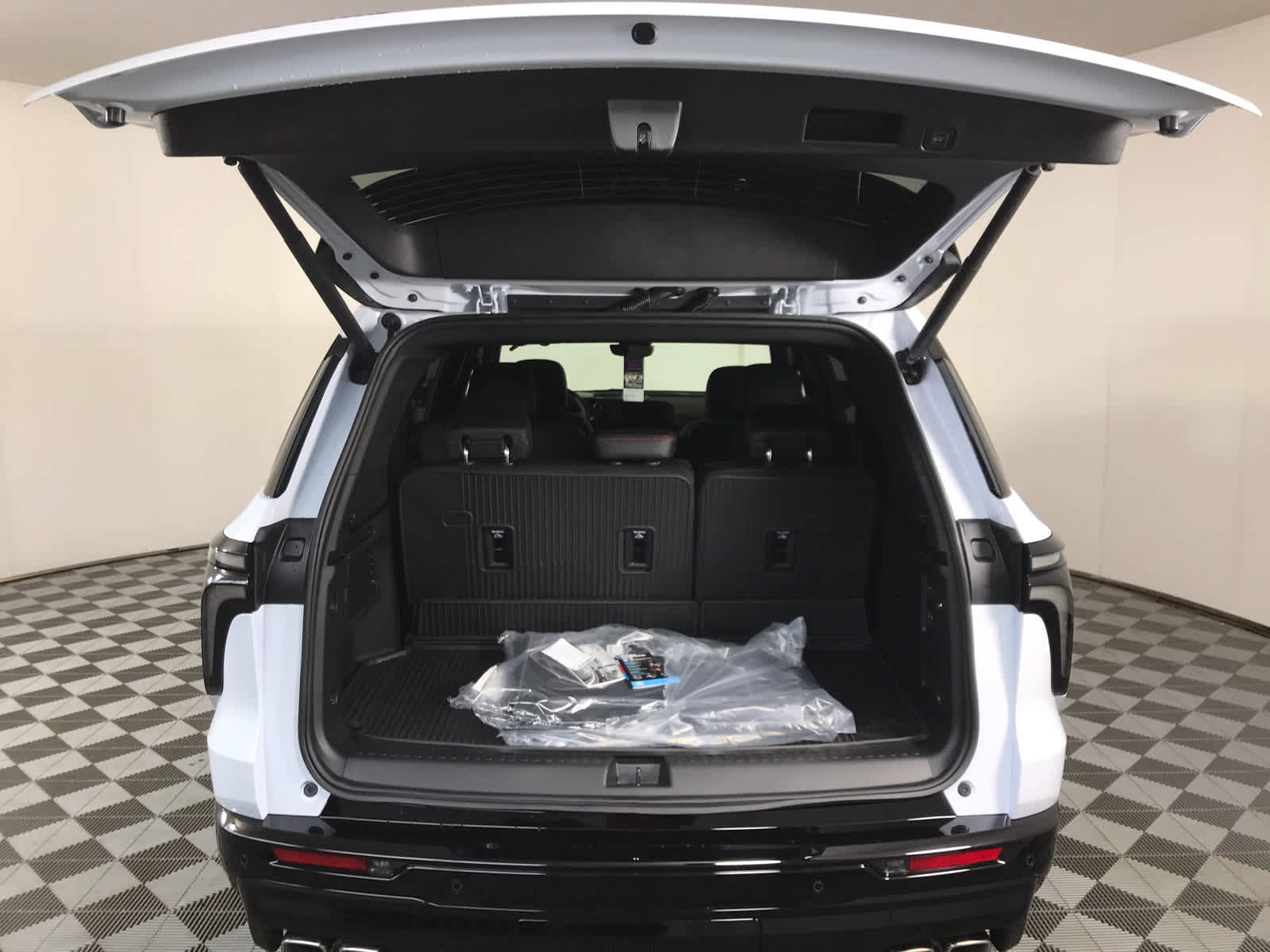 New 2026 Chevrolet Traverse RS w/ LPO, Floor Liner Package image 14