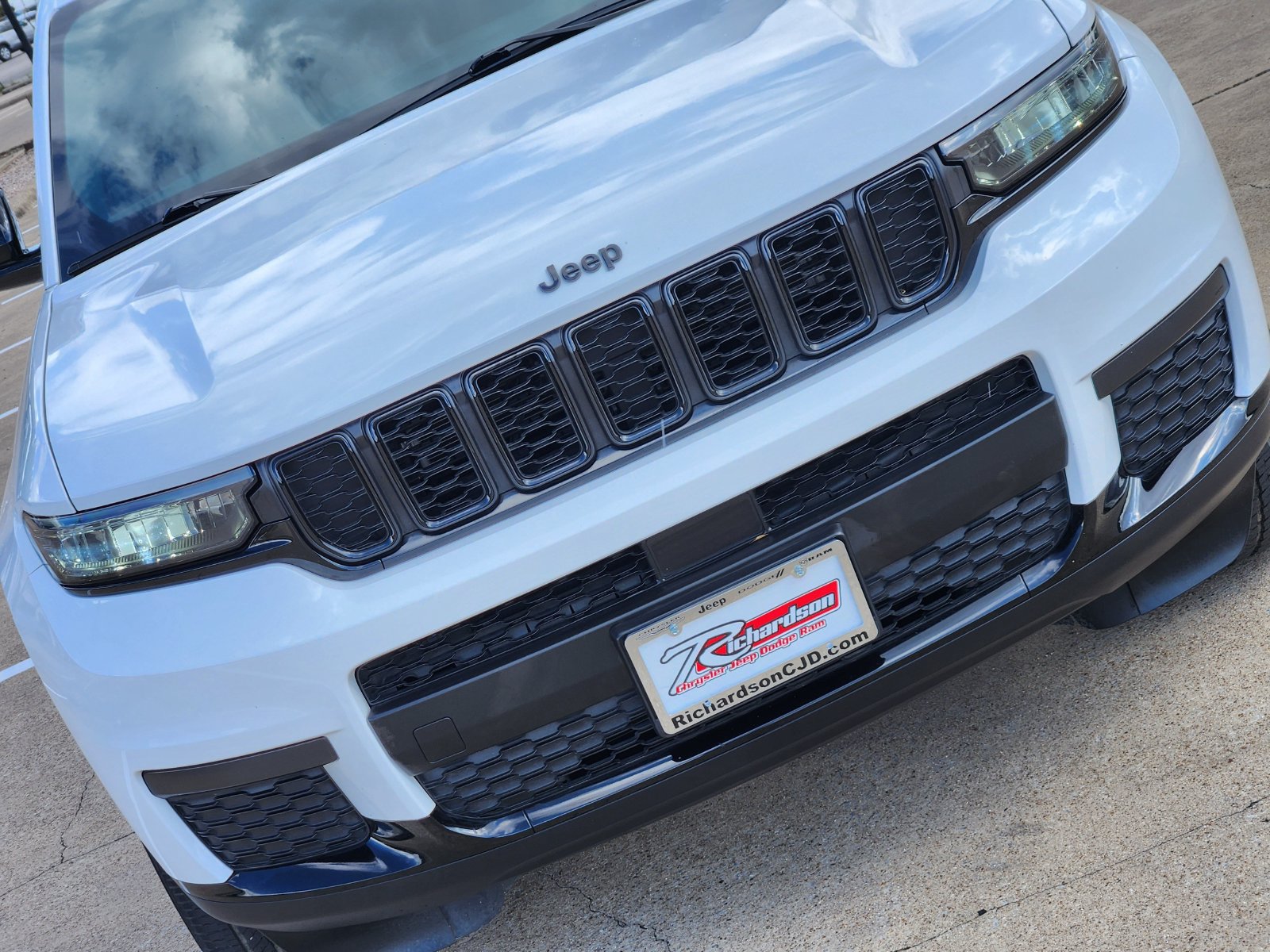 Used 2024 Jeep Grand Cherokee L Altitude AWD/4WD image 14