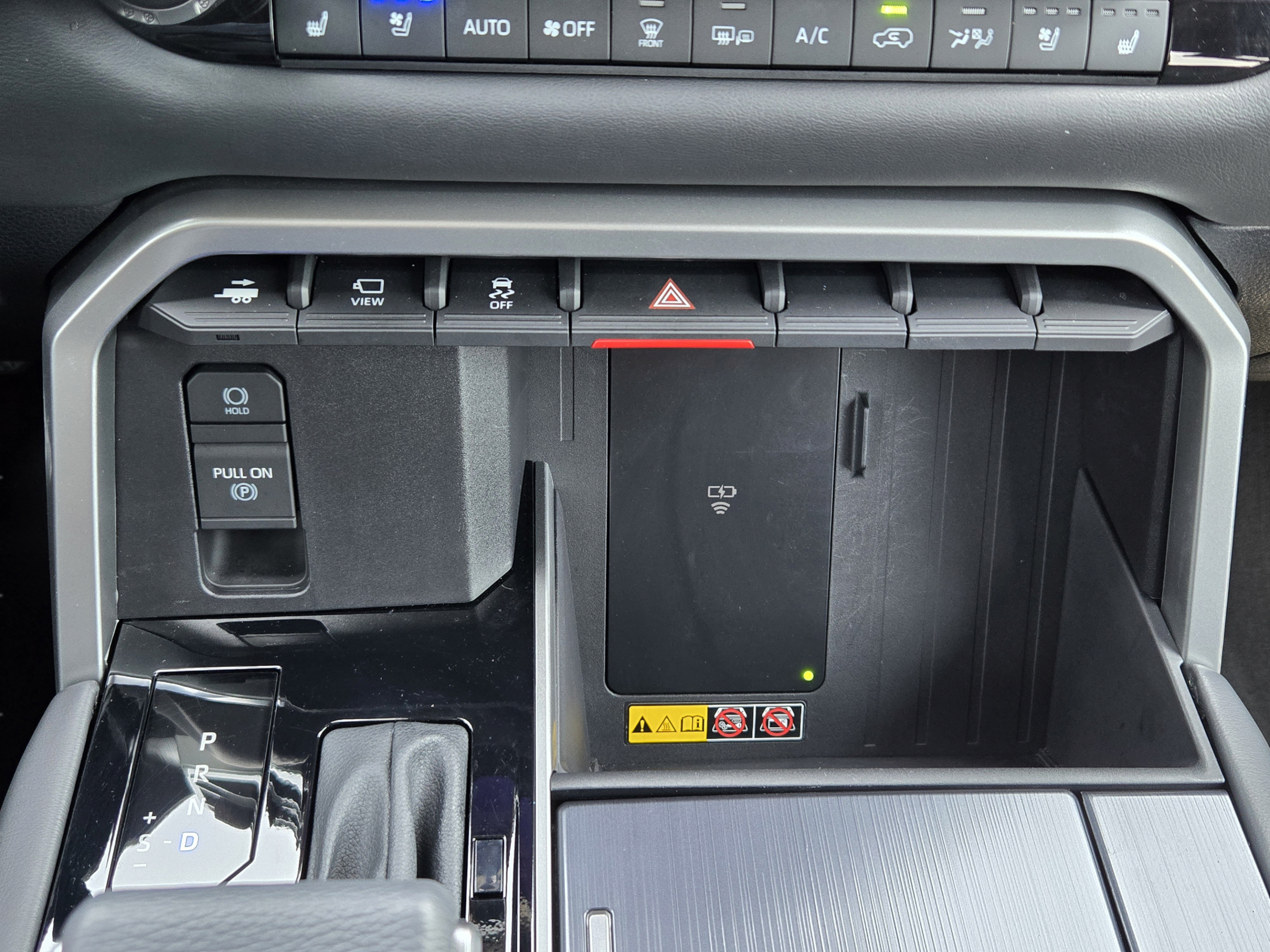 Used 2025 Toyota Sequoia Platinum AWD/4WD image 15