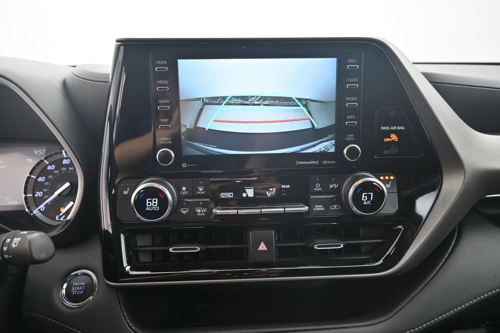 Used 2022 Toyota Highlander XLE AWD/4WD image 12