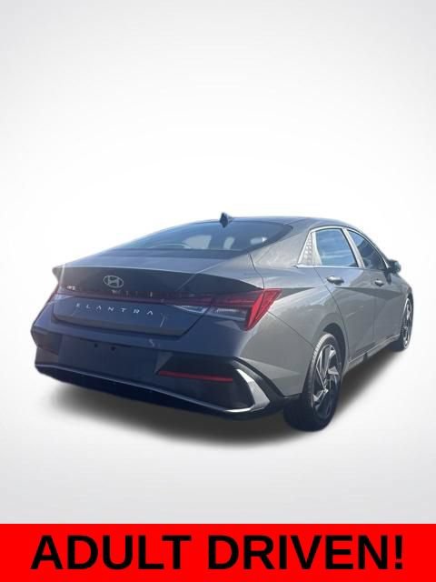 Used 2024 Hyundai Elantra SEL w/ Convenience Package FWD image 2