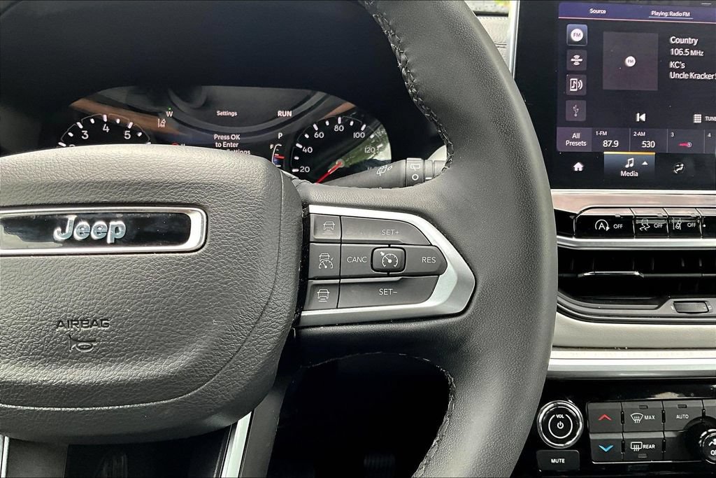 Used 2025 Jeep Compass Limited AWD/4WD image 13