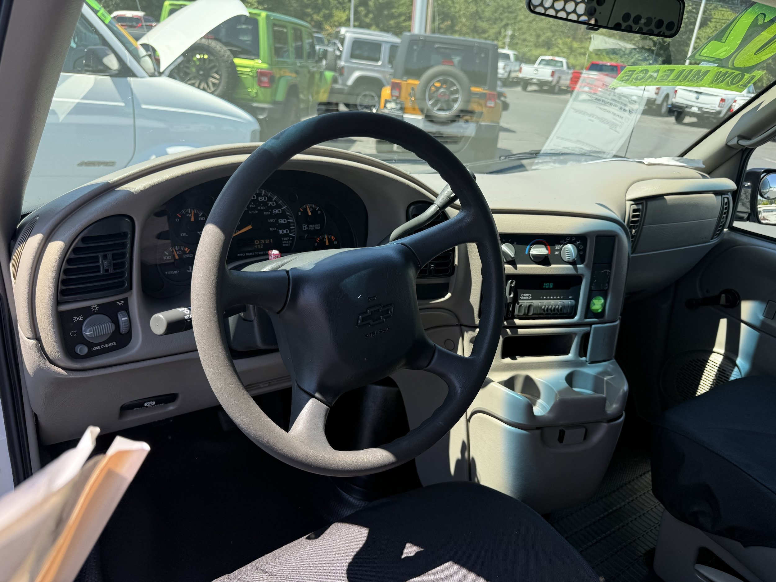 Used 2002 Chevrolet Astro RWD image 18