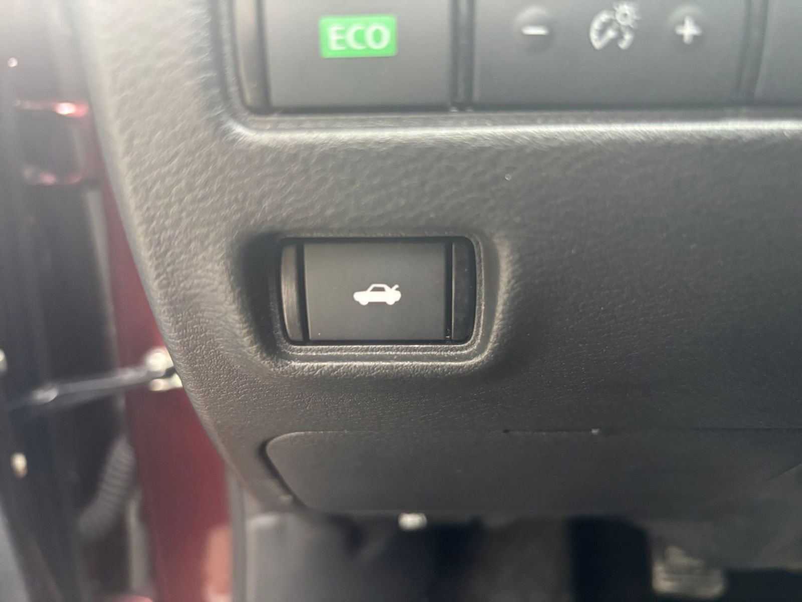Used 2025 Nissan Sentra SV FWD image 22