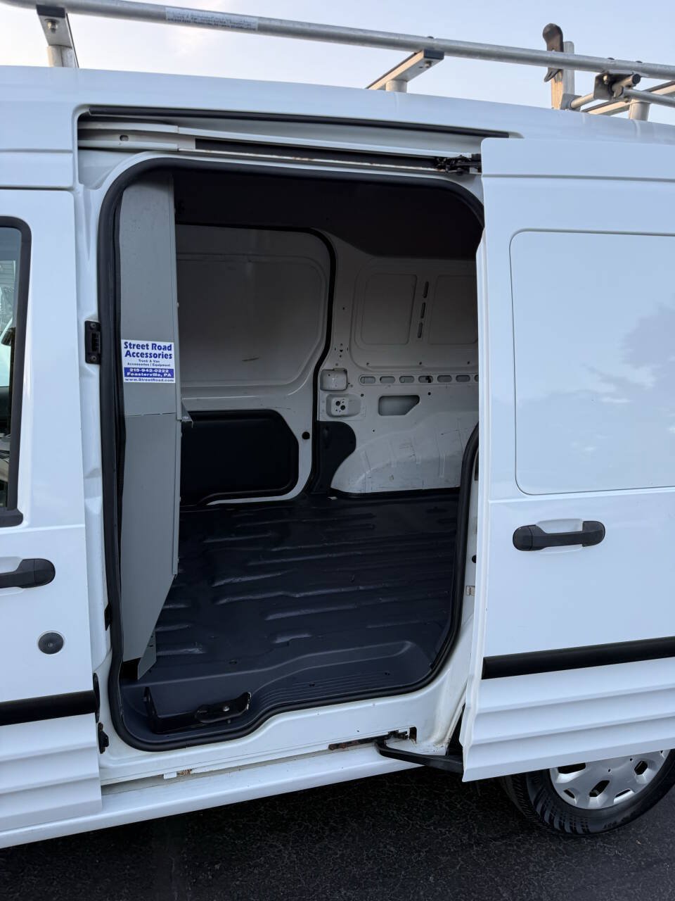 Used 2011 Ford Transit Connect XL FWD image 11