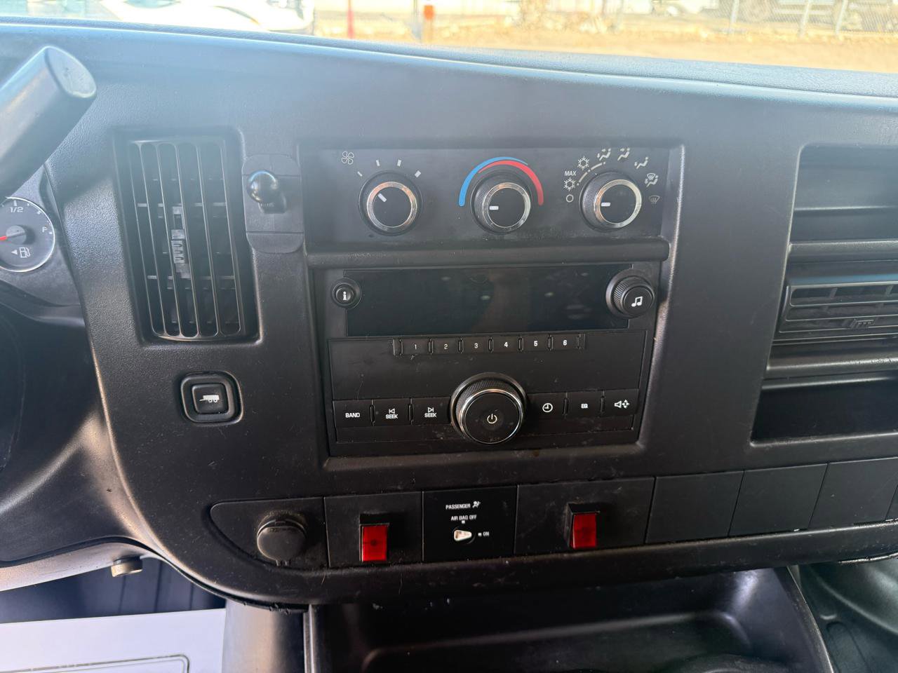 Used 2010 Chevrolet Express 2500 RWD image 16
