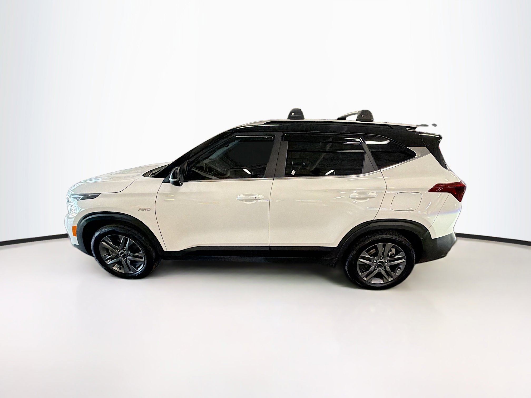 Used 2023 Kia Seltos S w/ Navigation Package AWD/4WD image 4