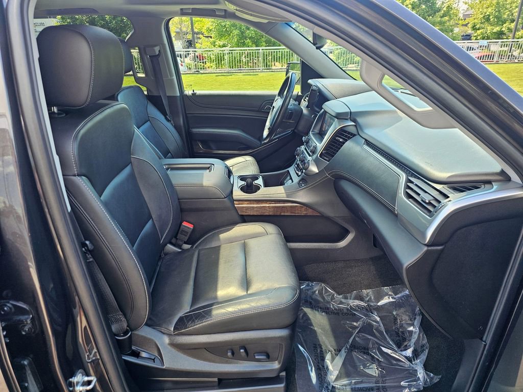 Used 2018 Chevrolet Suburban LT w/ Luxury Package AWD/4WD image 11