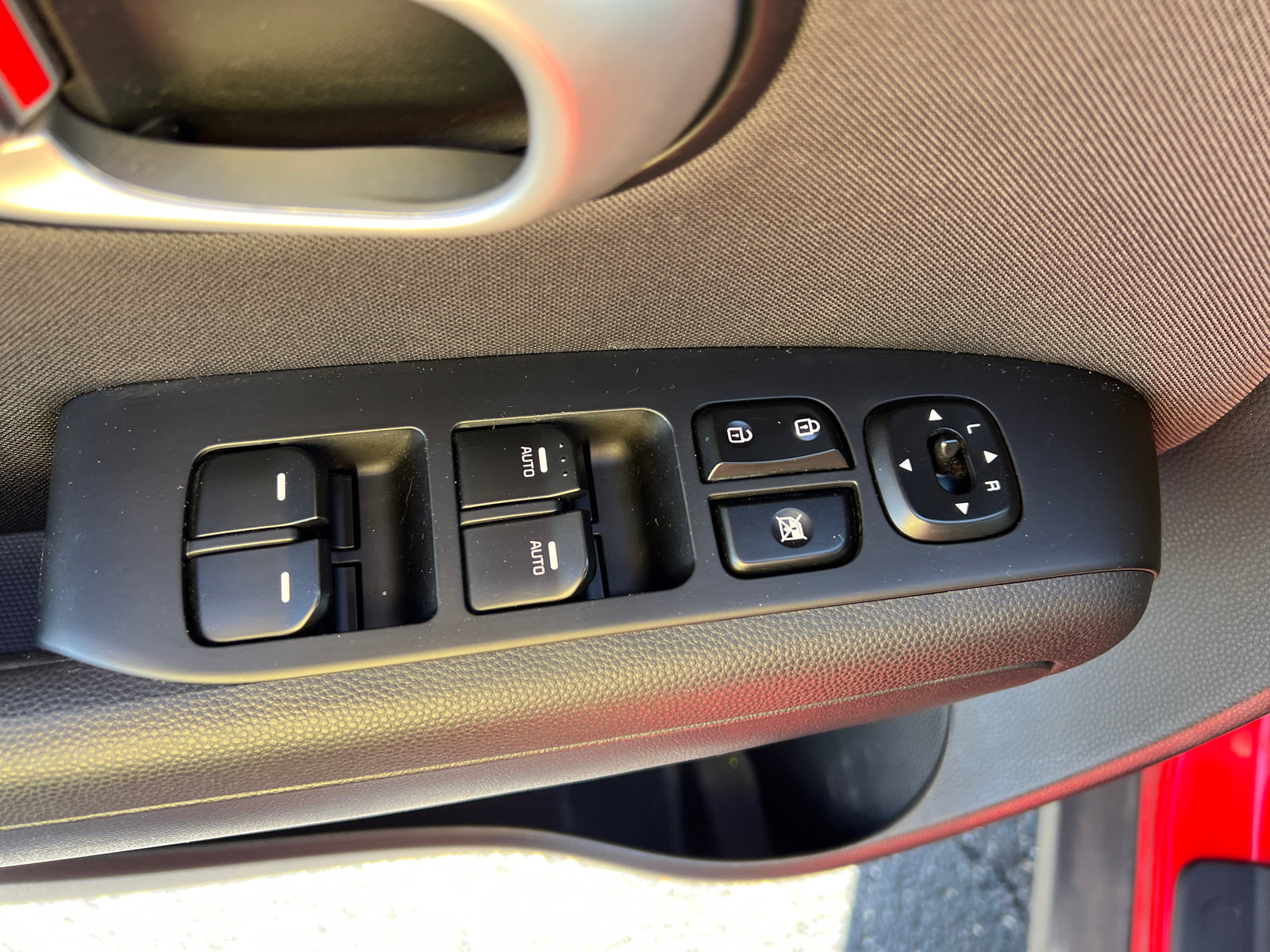 Used 2015 Kia Soul + FWD image 12