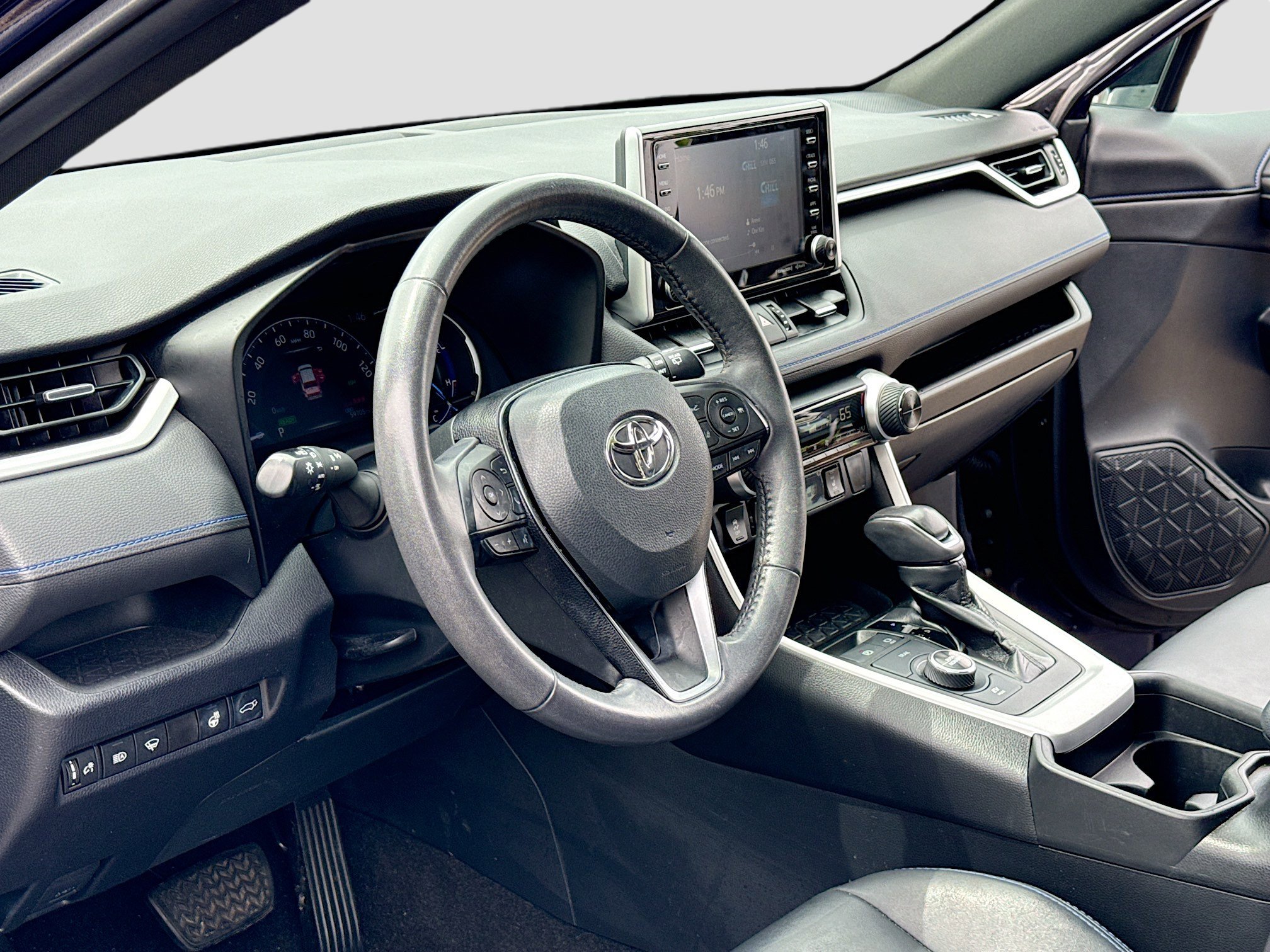 Used 2019 Toyota RAV4 XSE w/ XSE Weather Package AWD/4WD image 4