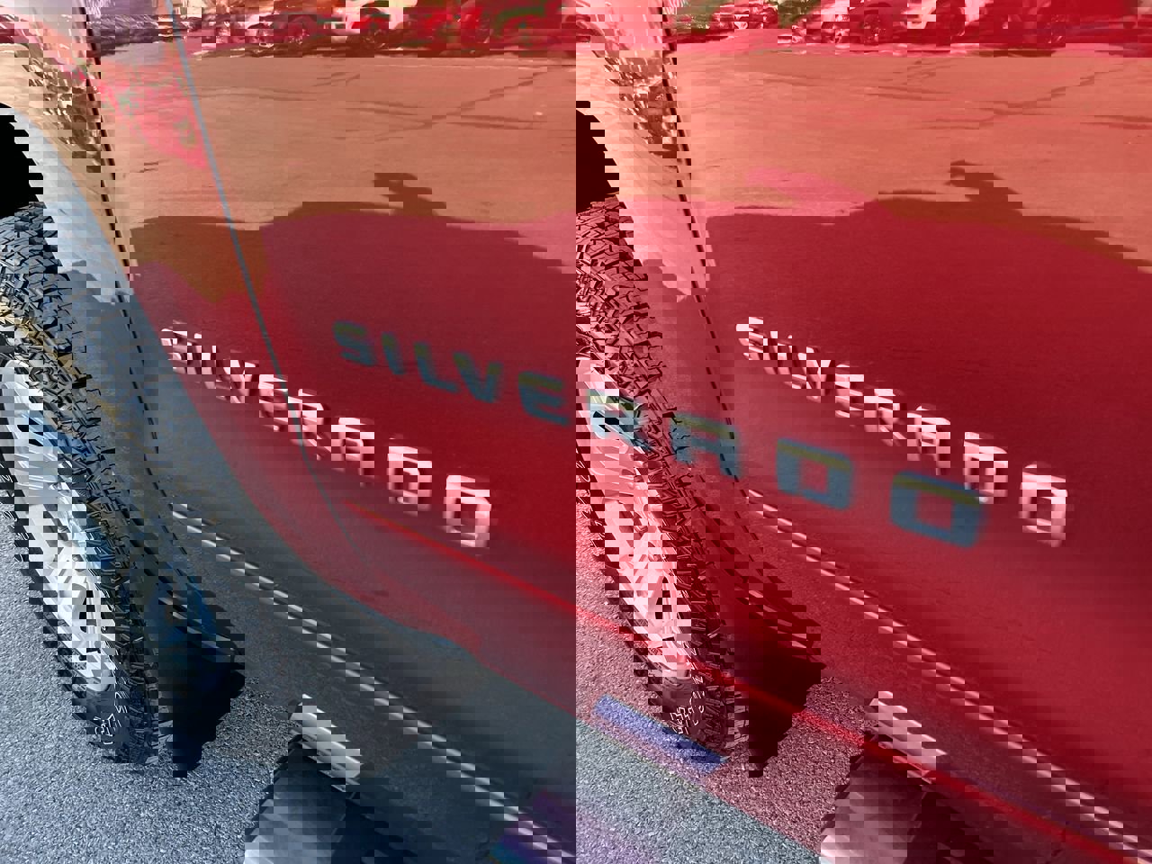 Used 2018 Chevrolet Silverado 1500 LT w/ All Star Edition image 13