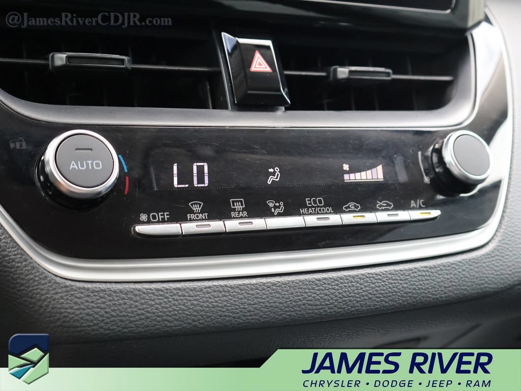 Used 2025 Toyota Corolla LE FWD image 34