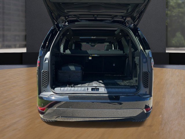 New 2025 Land Rover Discovery Dynamic SE image 18