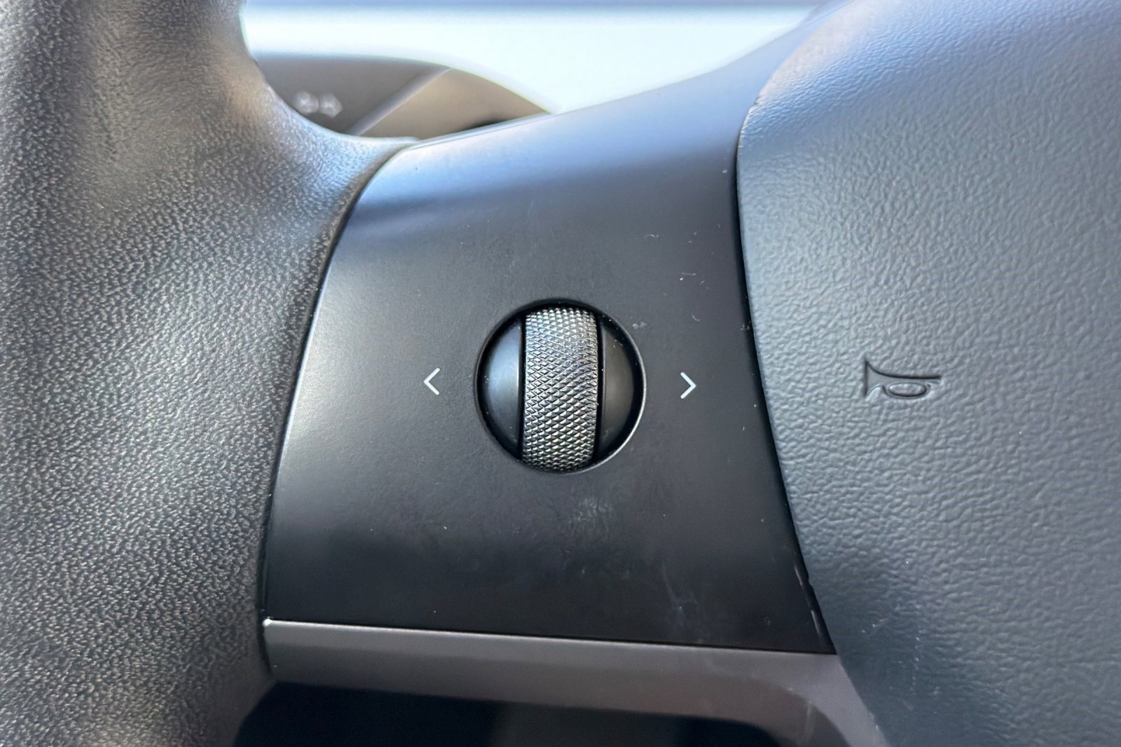 Used 2021 Tesla Model Y Long Range AWD/4WD image 30