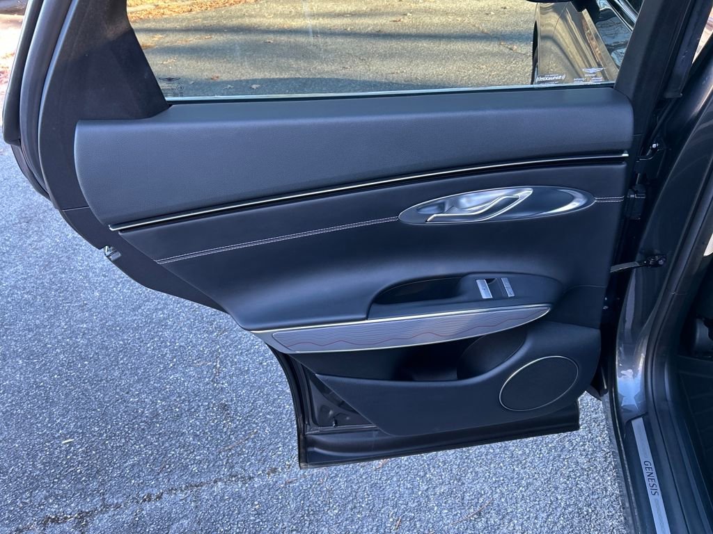 Used 2024 Genesis GV70 2.5T Advanced w/ Advanced Package image 23