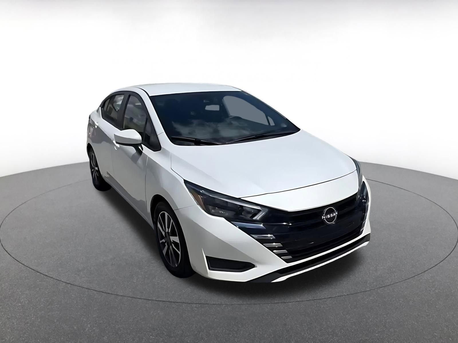 Used 2025 Nissan Versa SV image 3