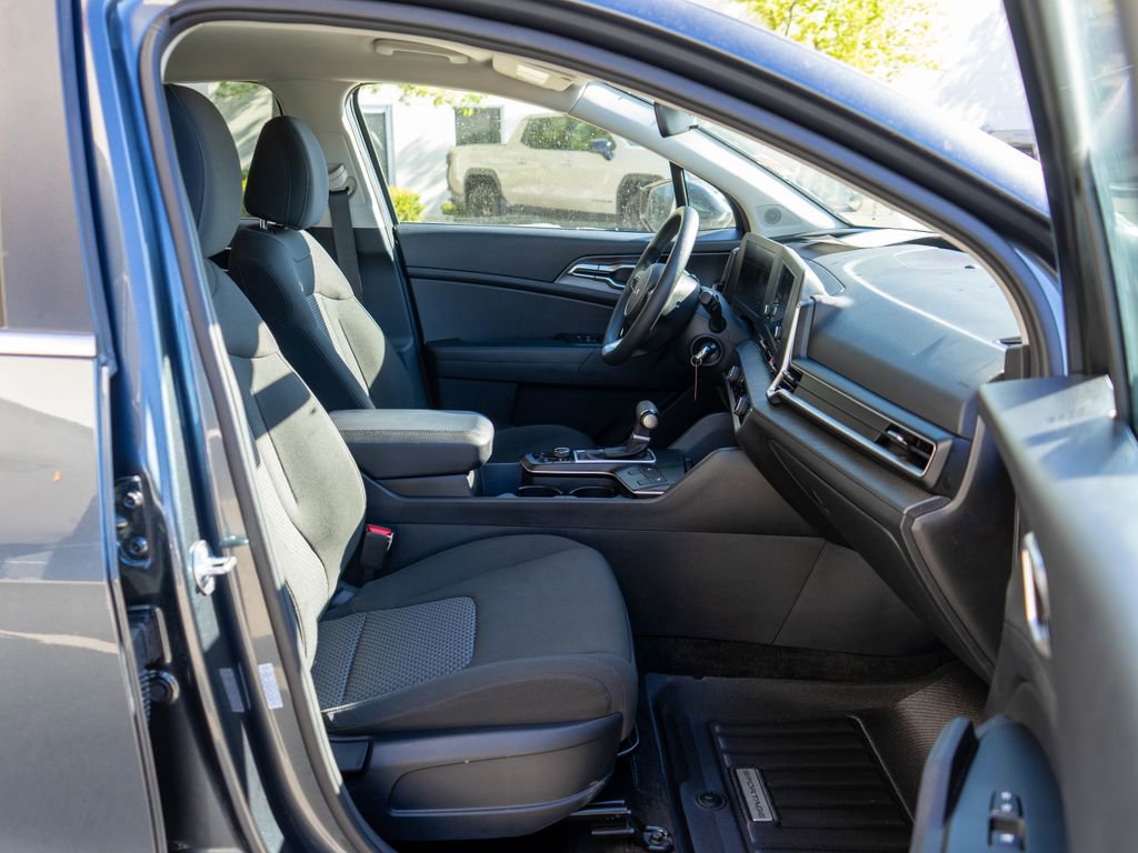 Certified 2025 Kia Sportage LX AWD/4WD image 10