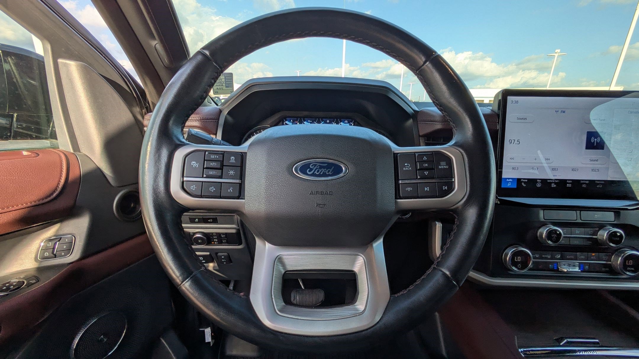 Used 2023 Ford Expedition Max Limited image 16