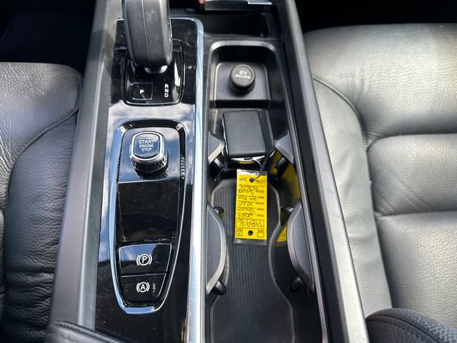 Used 2024 Volvo XC60 B5 Plus AWD/4WD image 33