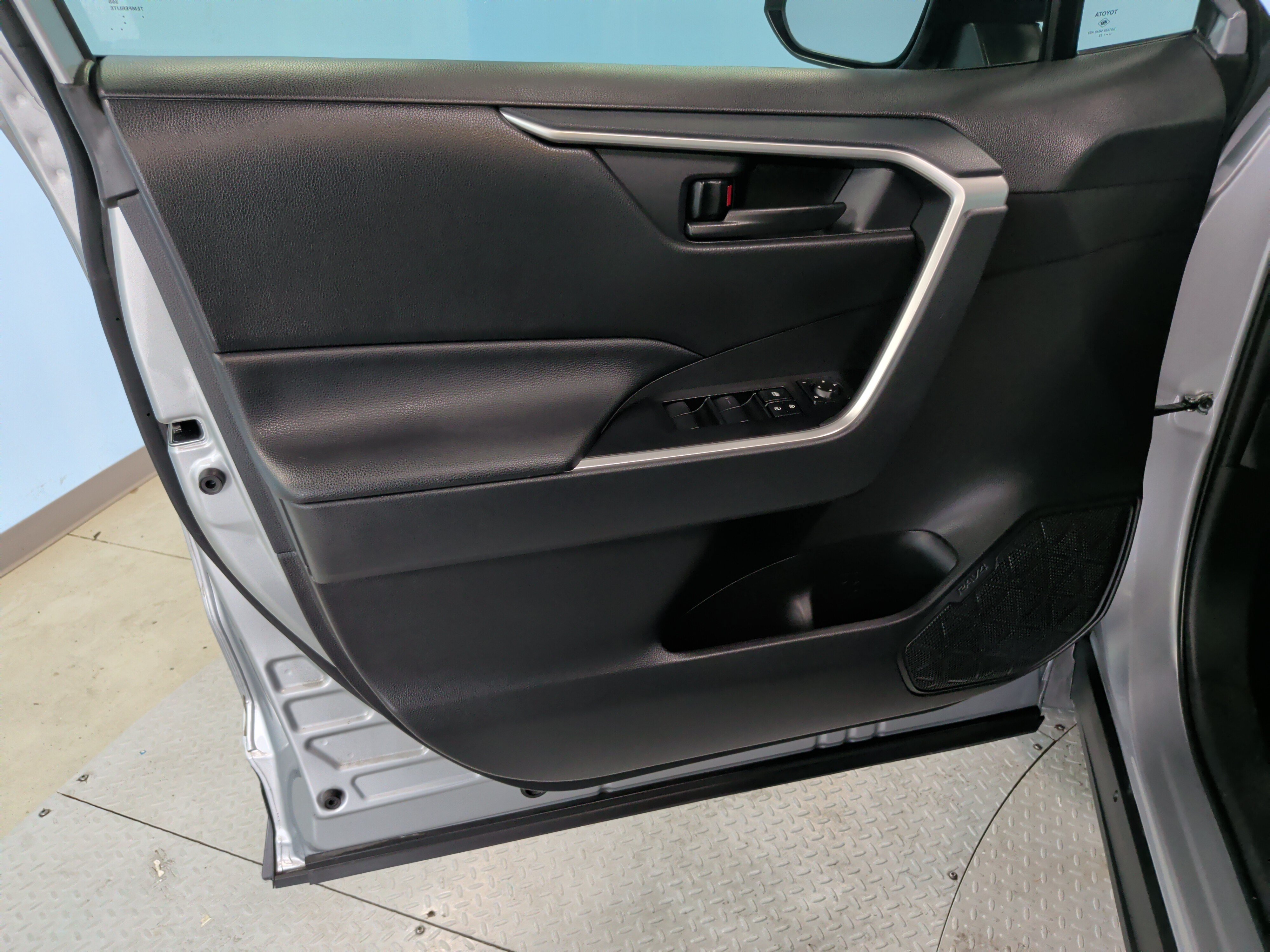 Certified 2025 Toyota RAV4 LE FWD image 14